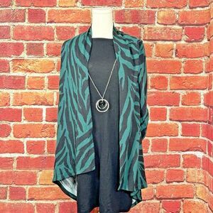 Haani‎ Cardigan With Black Inner  And Silver Necklace Size Petite Medium NWT